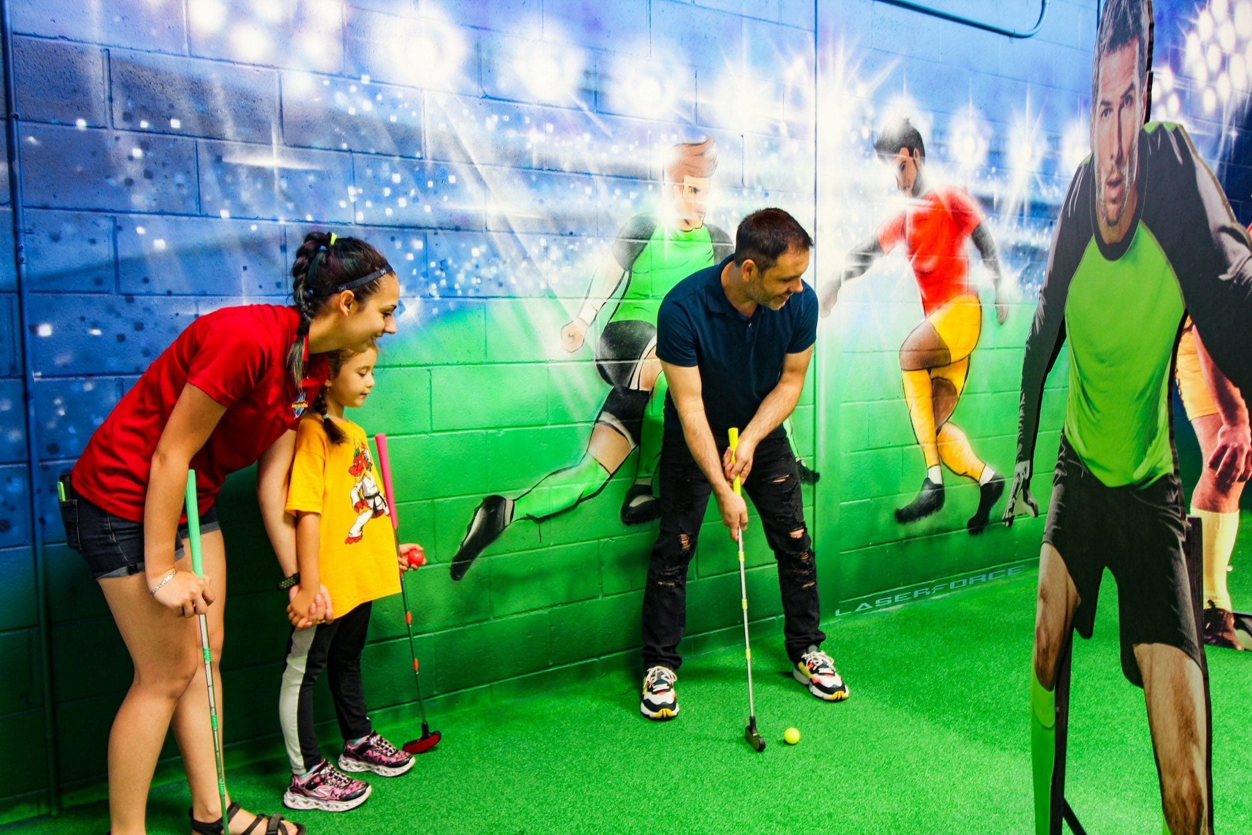 Parcours mini-golf fluo 18 trous Laser Force Drummondville