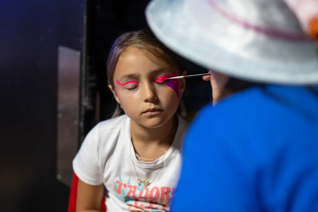 Maquillage d'enfant lors d'une fête d'anniversaire Forfait WOW chez Laser Force Drummondville